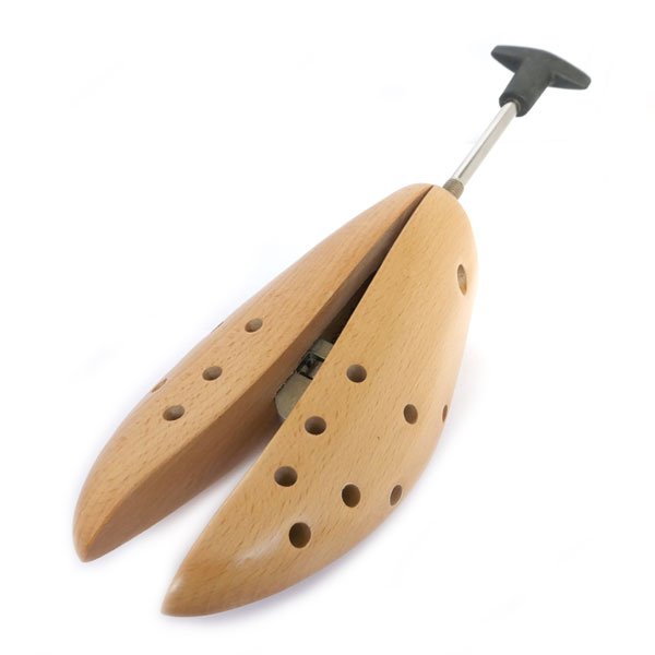 WOODEN ONE WAY SHOE STRETCHER